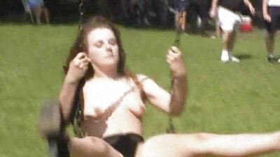 Genç küçük ev arkadaşı evli çiftlerden eş değiştirmeli porno göt yanıyor