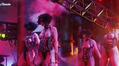 Genç Striptizci evsikisi porno videoda seks dersleri alıyor